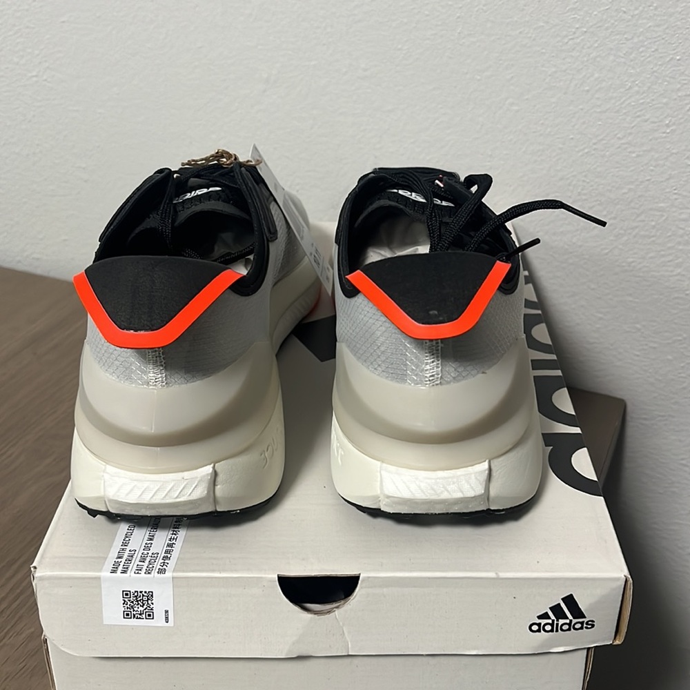 NWT Adidas Men's Avryn Shoes - Black/Grey/Orange - Various Sizes - HP5969 - Picture 6 of 9